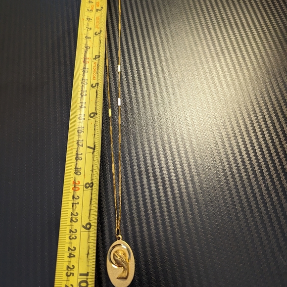 Virgin Mary Gold tone Necklace - Picture 4 of 4